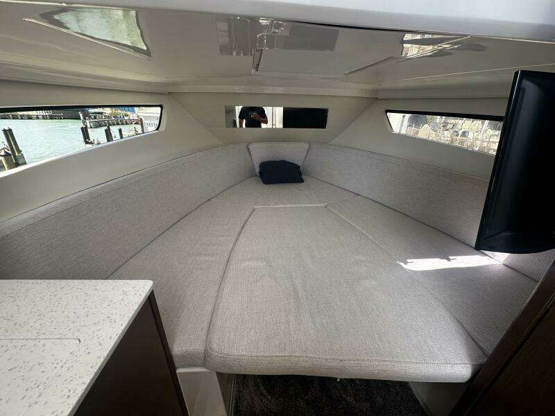 2024 Jeanneau 9.0 Leader