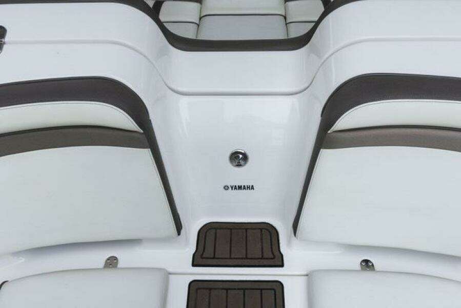 2016 Yamaha Boats 242 Limited E-Series