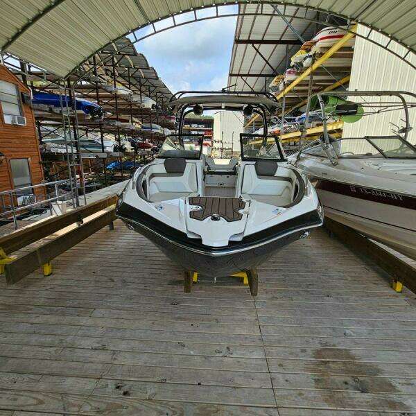 2016 Yamaha Boats 242 Limited E-Series