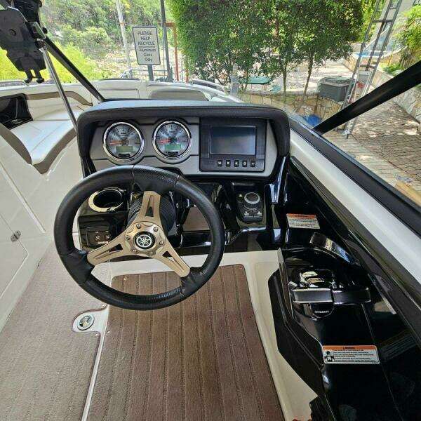 2016 Yamaha Boats 242 Limited E-Series