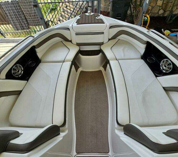 2016 Yamaha Boats 242 Limited E-Series