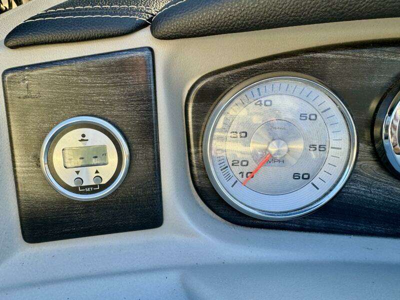 2016 Harris Grand Mariner 250 SLEC Tritoon