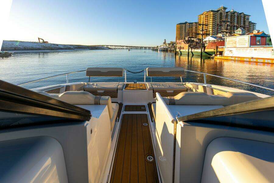 2018 36 Aquila 36 Power Cat Katz Azz Bow Seating (3)