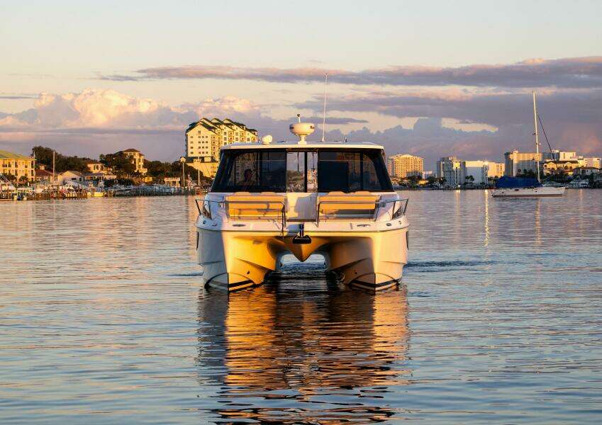 2018 36 Aquila 36 Power Cat Katz Azz Bow