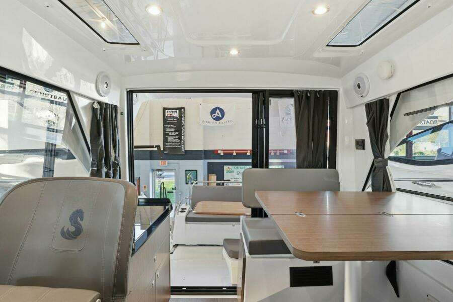 2022 Beneteau Antares 9