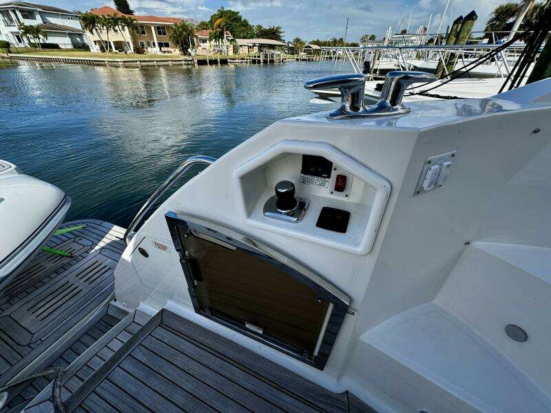 2017 Sea Ray L590