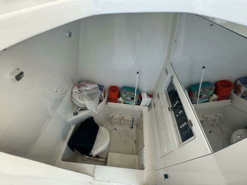 2006 Jupiter 31 CC Forward Seating