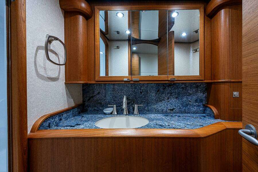 2017 F&S Cusotm Express Sportfish