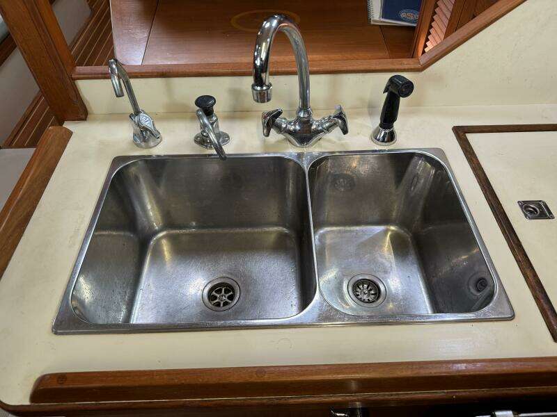 1999 Island Packet 45