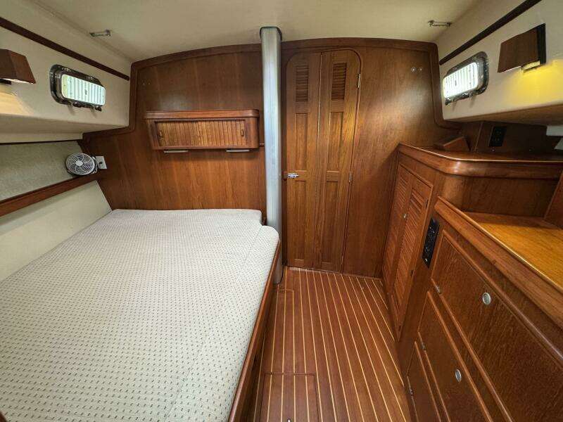 1999 Island Packet 45