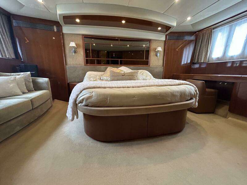 2008 Princess 67 Flybridge