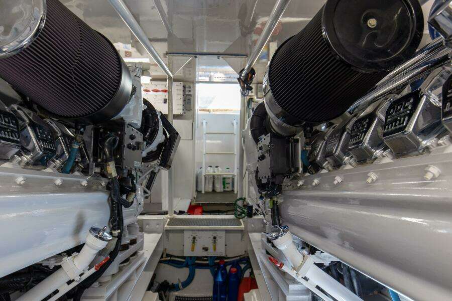 2001 65 Viking Convertible Enclosed Bridge Partnership Engine Room (2)