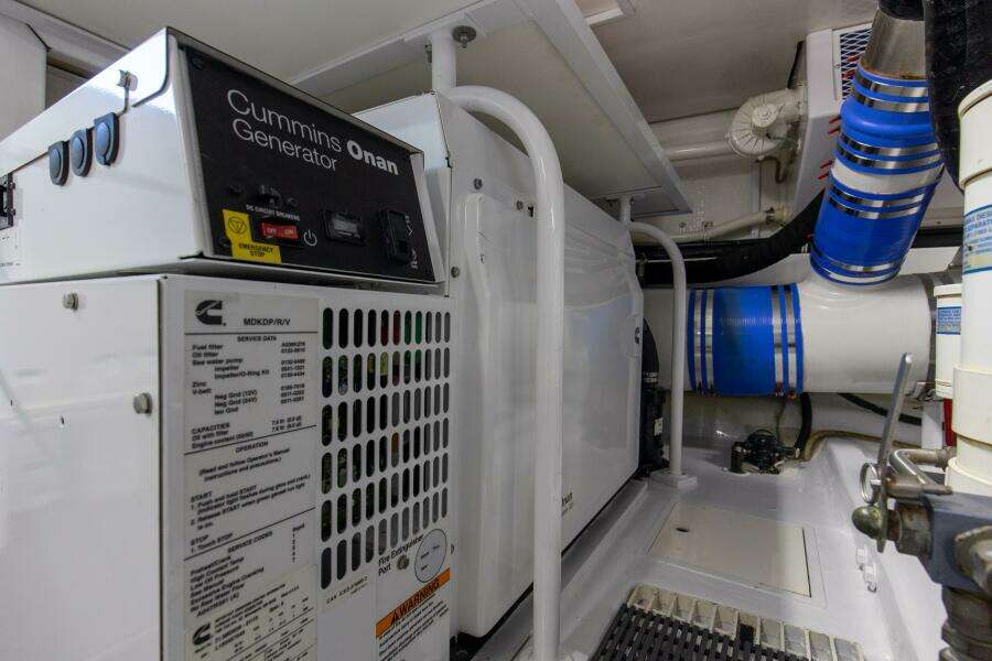 2001 65 Viking Convertible Enclosed Bridge Partnership Engine Room (4)