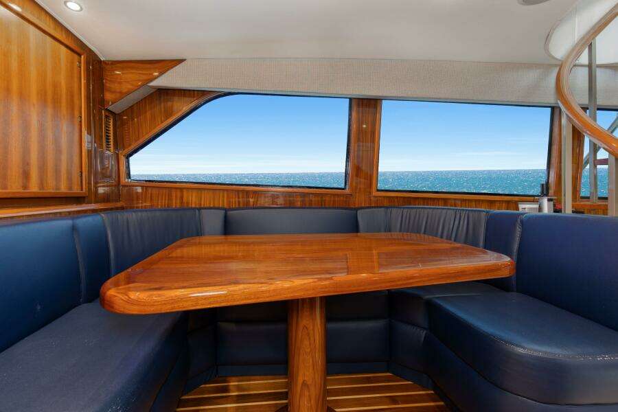 2001 65 Viking Convertible Enclosed Bridge Partnership Dinette
