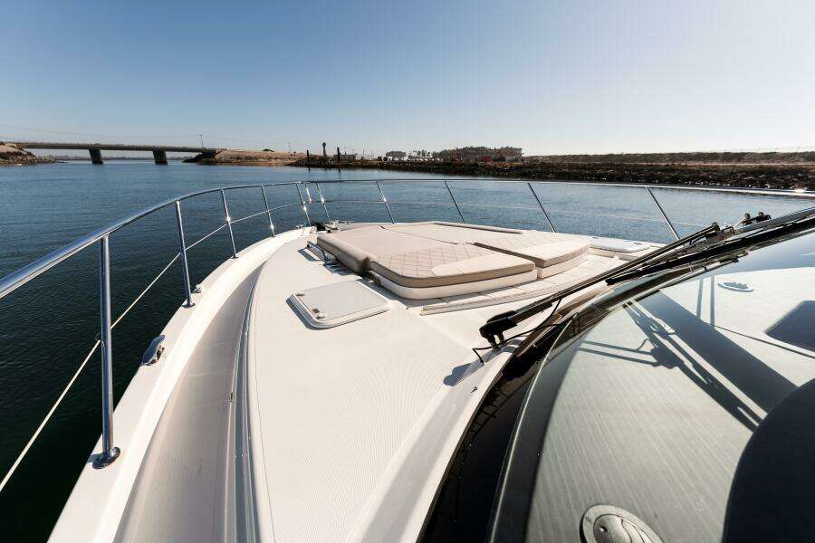 2022 Riviera 4800 Sport Yacht - VENTURES64