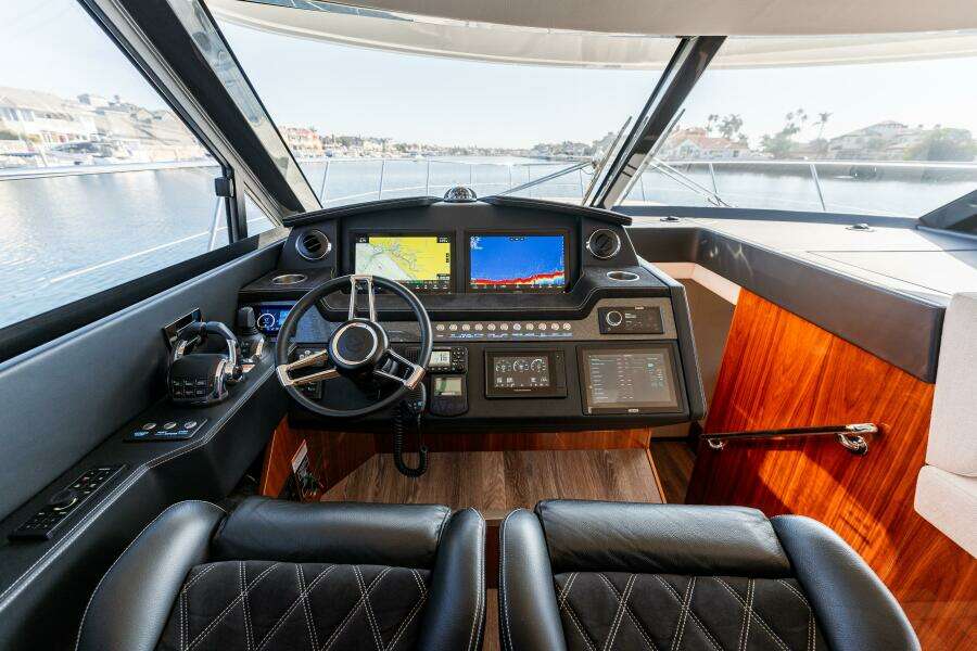 2022 Riviera 4800 Sport Yacht - VENTURES64