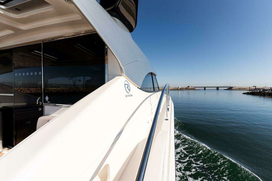 2022 Riviera 4800 Sport Yacht - VENTURES64