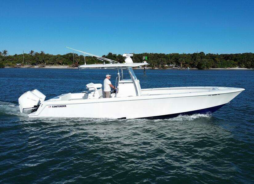 32 ST Contender 2023 Stbd Profile 1