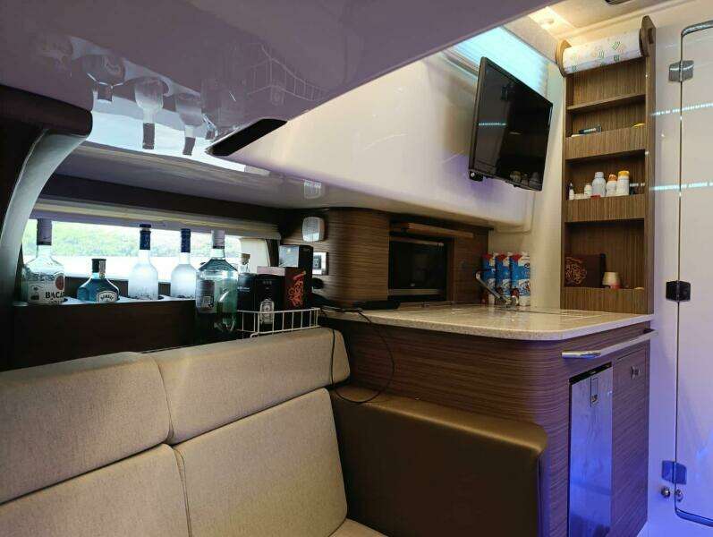 2024 Boston Whaler 420 Outrage