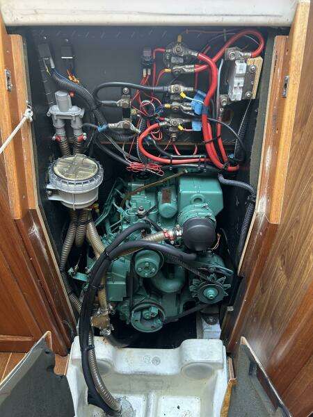 37' Jeanneau auxiliary1