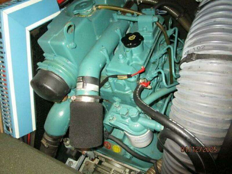 37' Jeanneau auxiliary2