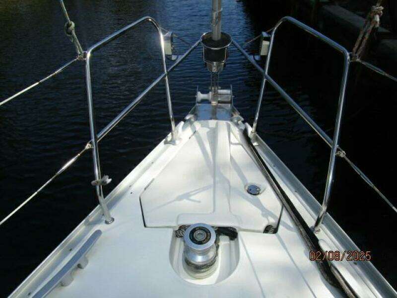 37' Jeanneau anchor windlass