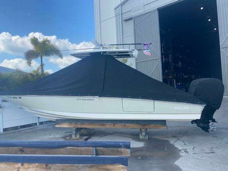 2016 Boston Whaler 270 Dauntless