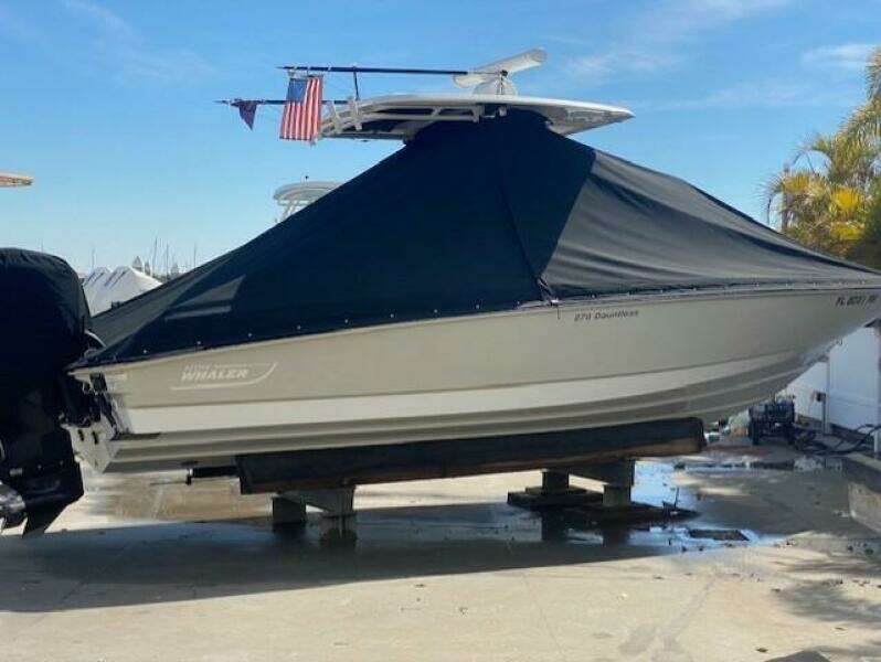 2016 Boston Whaler 270 Dauntless