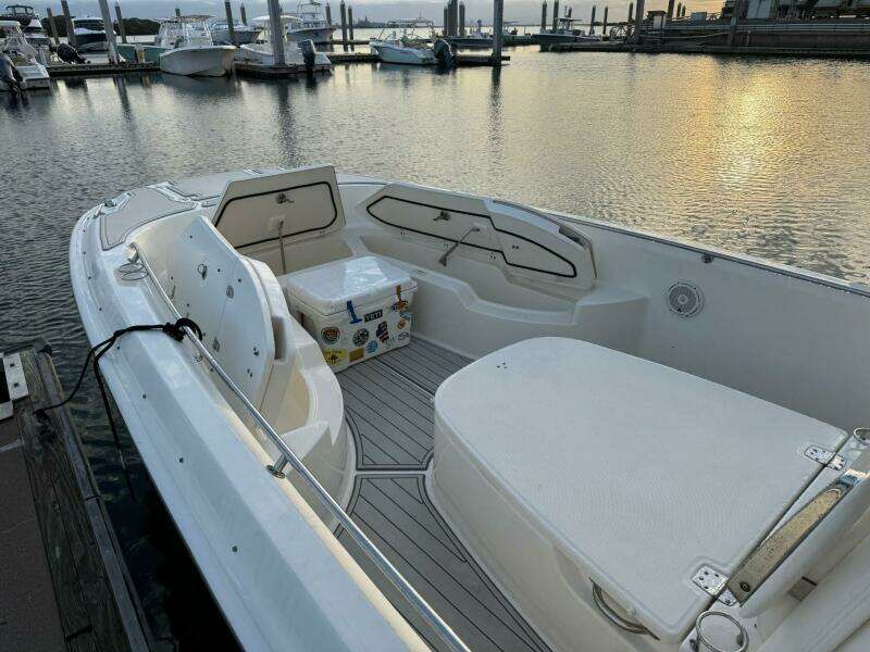 2016 Boston Whaler 270 Dauntless