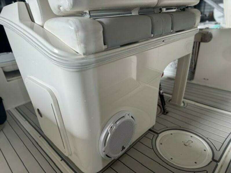 2016 Boston Whaler 270 Dauntless