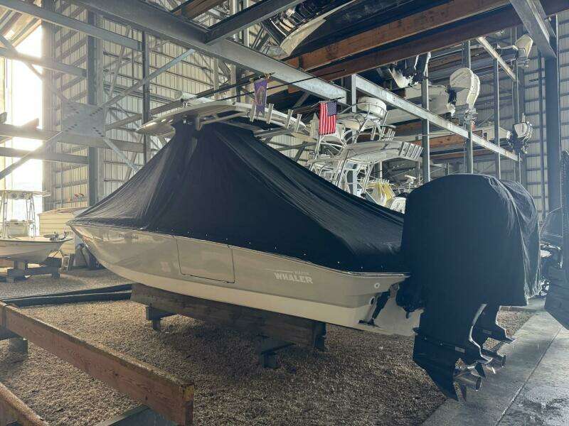 2016 Boston Whaler 270 Dauntless