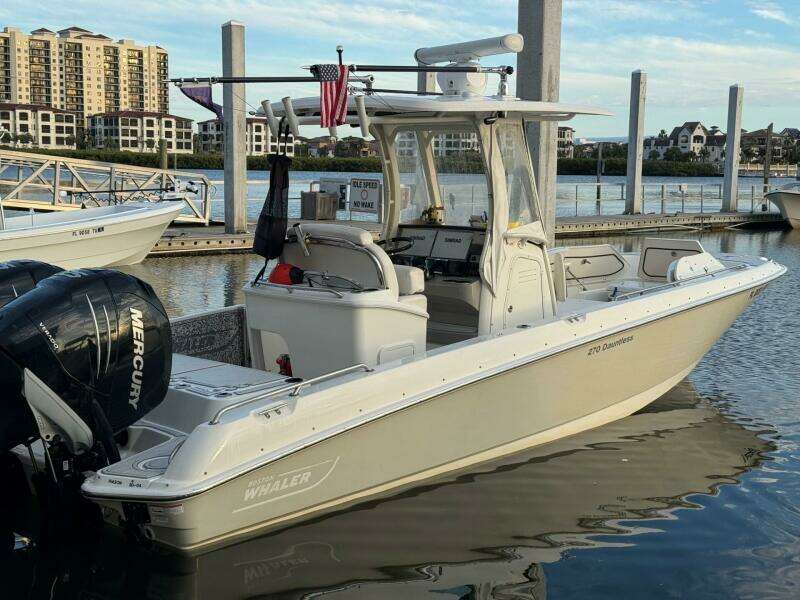 2016 Boston Whaler 270 Dauntless