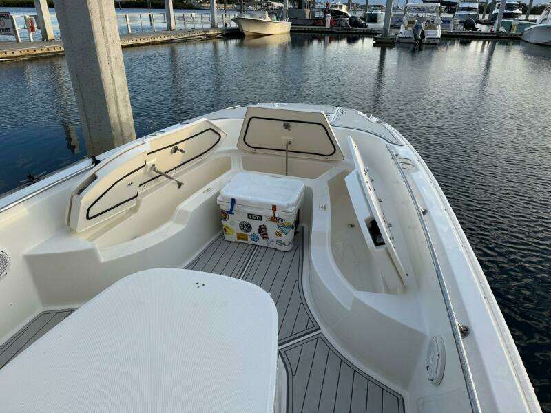 2016 Boston Whaler 270 Dauntless