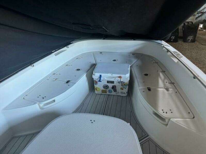 2016 Boston Whaler 270 Dauntless