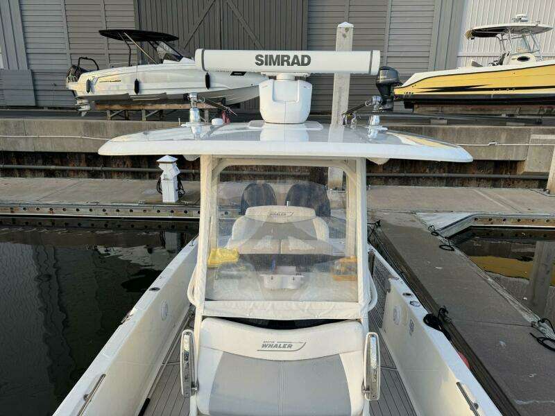 2016 Boston Whaler 270 Dauntless