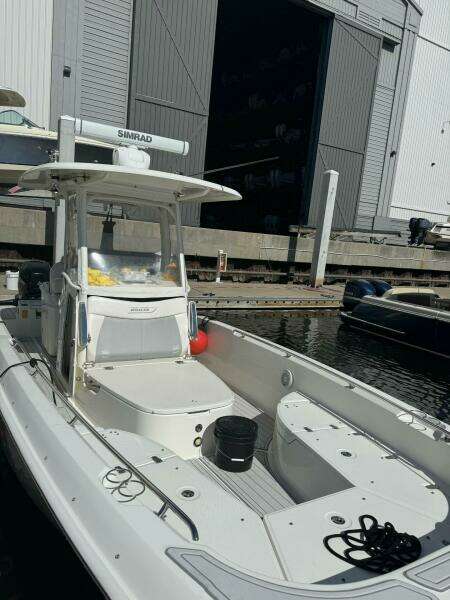 2016 Boston Whaler 270 Dauntless