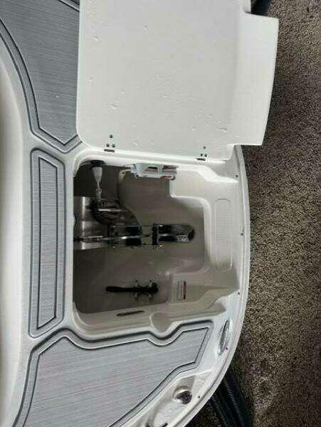 2016 Boston Whaler 270 Dauntless