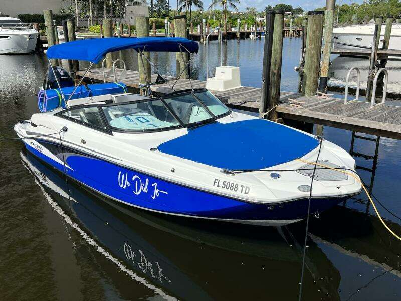Monterey M-45 2022 boat docked at marina with blue canopy and cover.