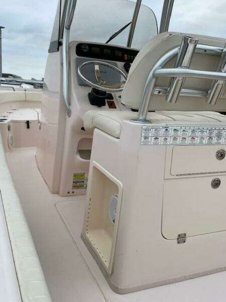 2014 Grady-White Fisherman 257 center console boat interior with helm and seating.