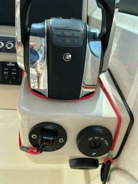 Close-up of 2018 Boston Whaler 270 Vantage boat throttle controls.