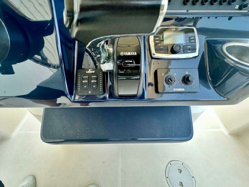 2016 Pursuit C 238 Center Console
