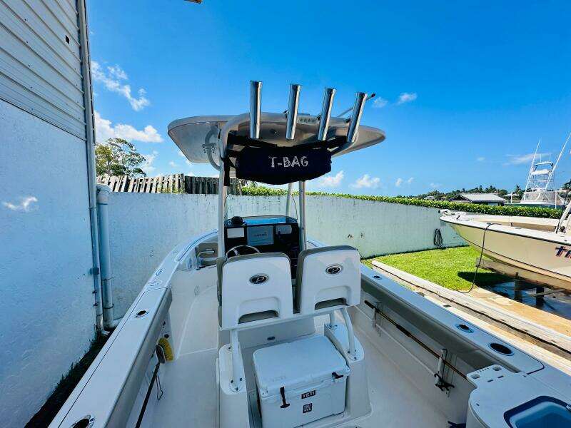 2016 Pursuit C 238 Center Console