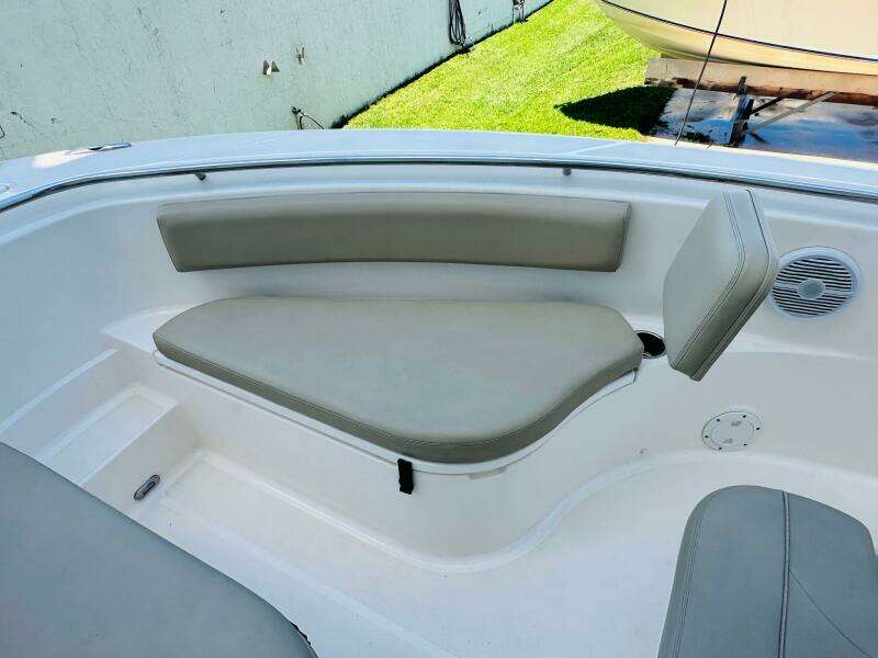2016 Pursuit C 238 Center Console
