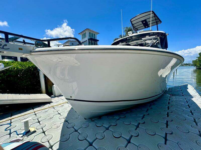 2000 Luhrs Tournament 320 Open boat docked on a sunny day.