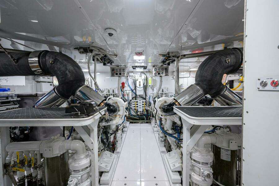 1997 Broward 108 Raised Pilothouse