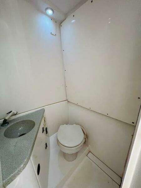 1999 Venture 34 Walkaround with Tower