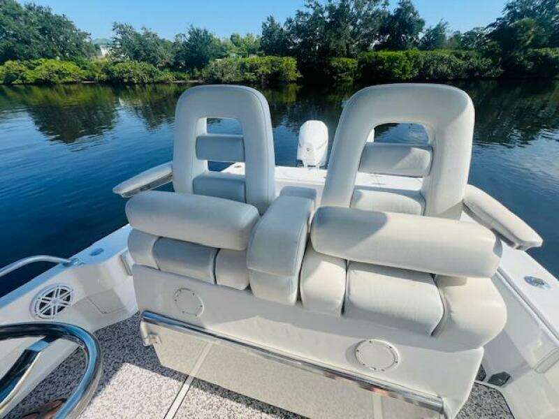 1999 Venture 34 Walkaround with Tower