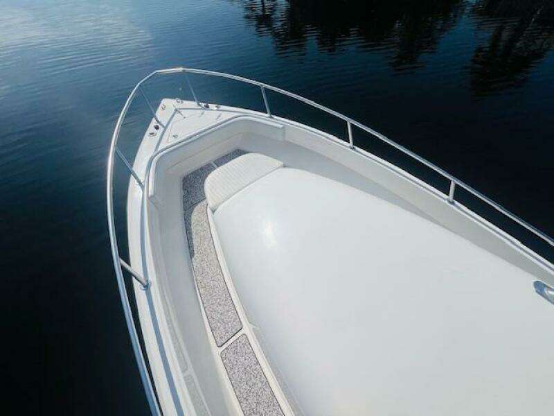 1999 Venture 34 Walkaround with Tower