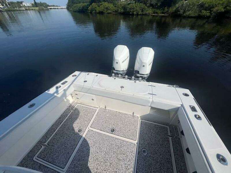 1999 Venture 34 Walkaround with Tower