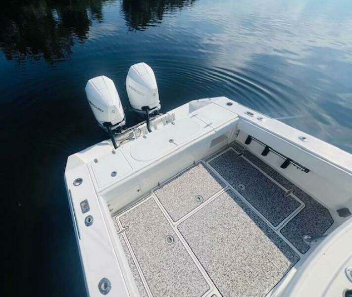 1999 Venture 34 Walkaround with Tower